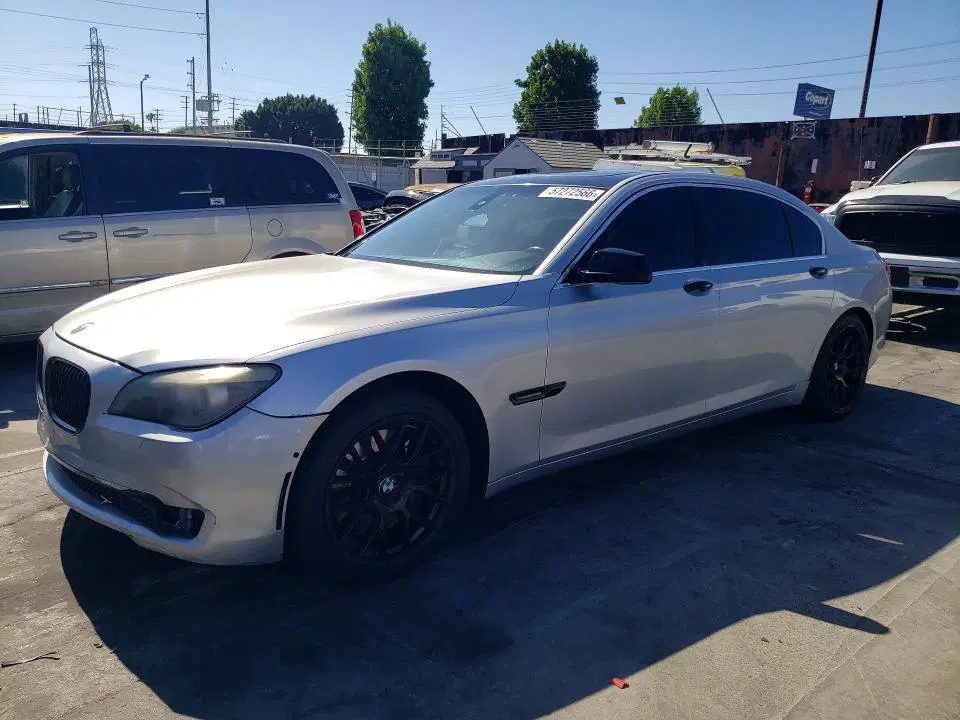 WBAKB8C57BCY66690 — 2011 BMW 750, Передняя часть (Front End), фото до ремонта
