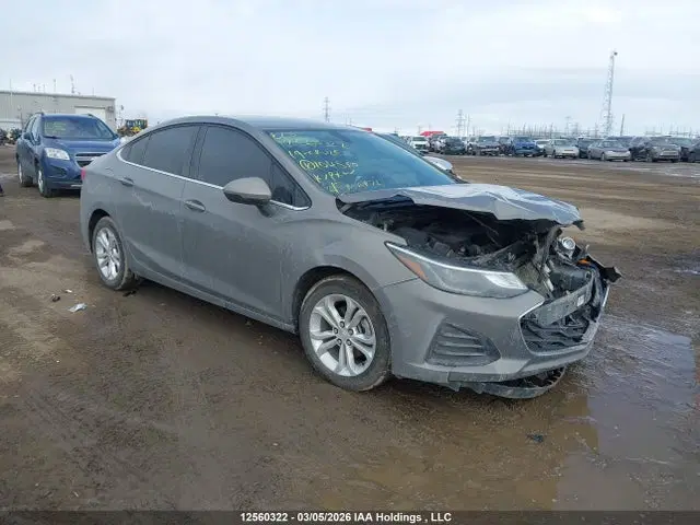 1G1BE5SM2K7104550 — 2019 Chevrolet Cruze LT, Передняя часть (Front), фото до ремонта