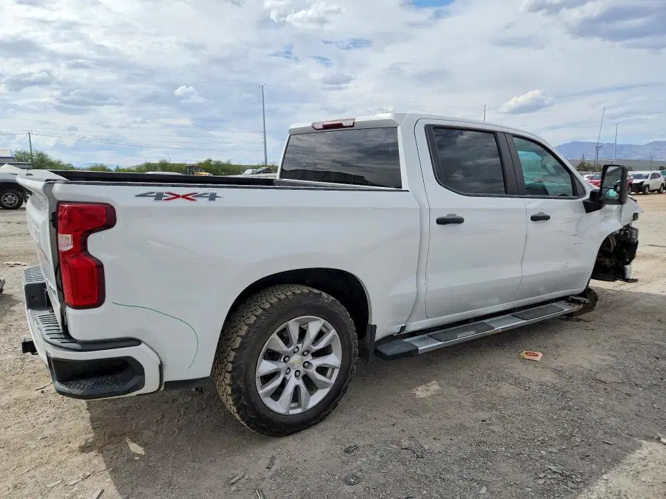2021 Chevrolet Silverado VIN 3GCUYBEFXMG375818 фото 3