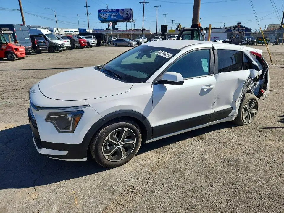 KNDCP3LE3S5285820 — 2025 Kia NIRO, Задняя часть (Rear End), фото до ремонта