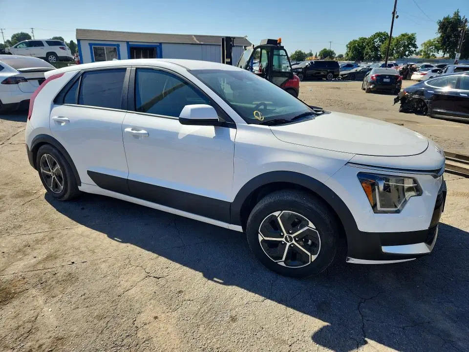 2025 KIA Niro VIN KNDCP3LE3S5285820 фото 4