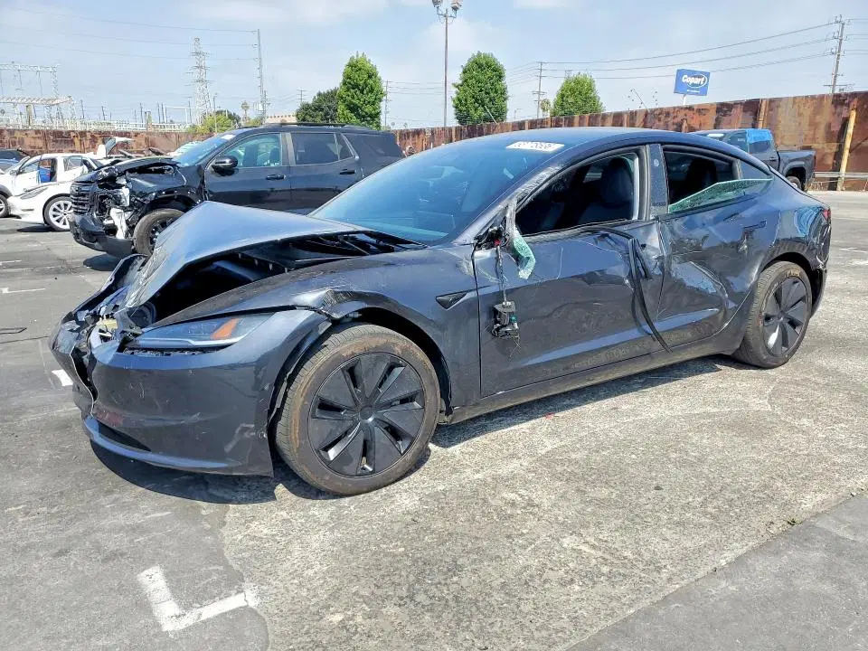 5YJ3E1EA7RF747390 — 2024 Tesla Model 3, Передняя часть, фото до ремонта
