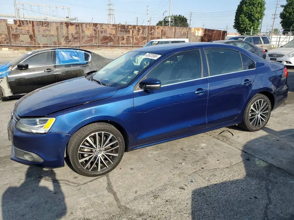 3VWLP7AJ4CM381133 — 2012 Volkswagen Jetta, Вандализм (Vandalism), фото до ремонта