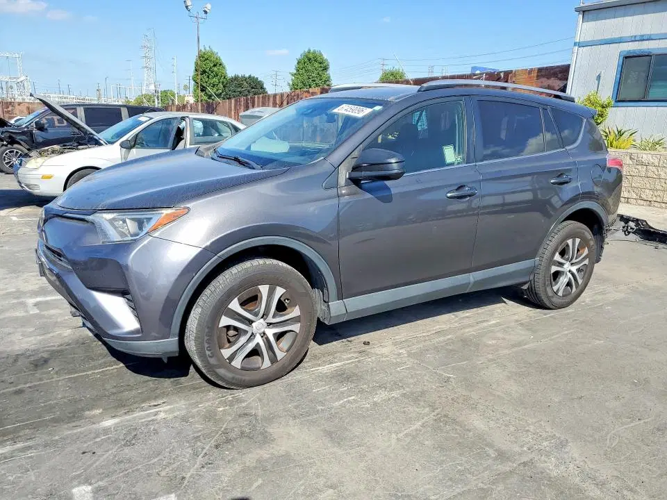 JTMZFREV1HJ100743 — 2017 Toyota RAV4, Боковая часть, фото до ремонта
