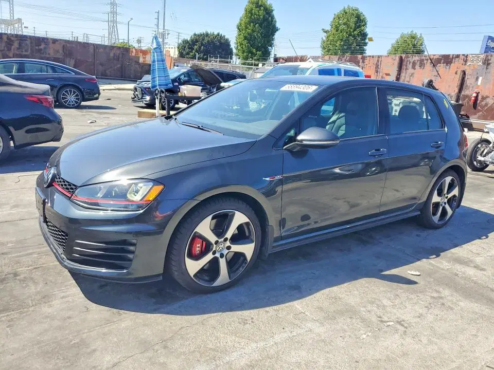 3VW447AU2HM018005 — 2017 Volkswagen GTI, Задняя часть, фото до ремонта