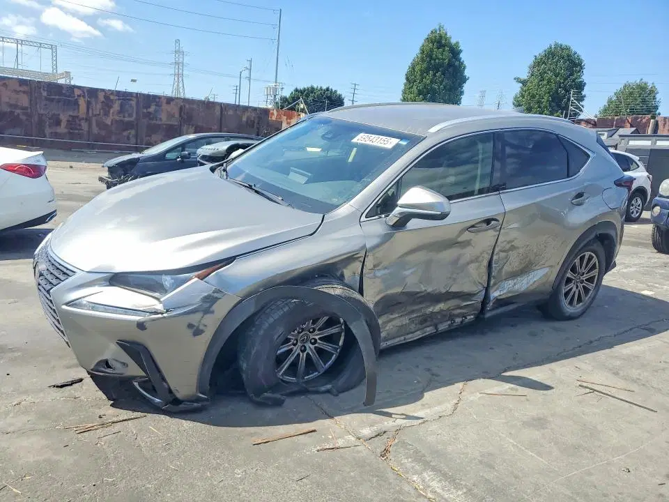 JTJYARBZ1K2138327 — 2019 Lexus NX 300, Боковая часть, фото до ремонта