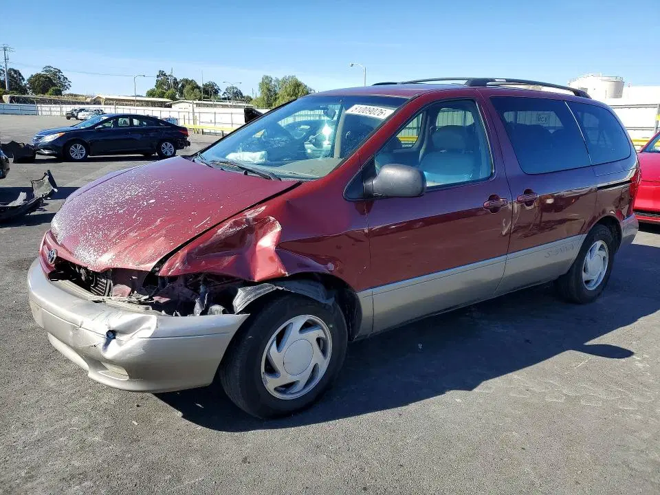 4T3ZF13C82U490364 — 2002 Toyota Sienna, Передняя часть (Front End), фото до ремонта