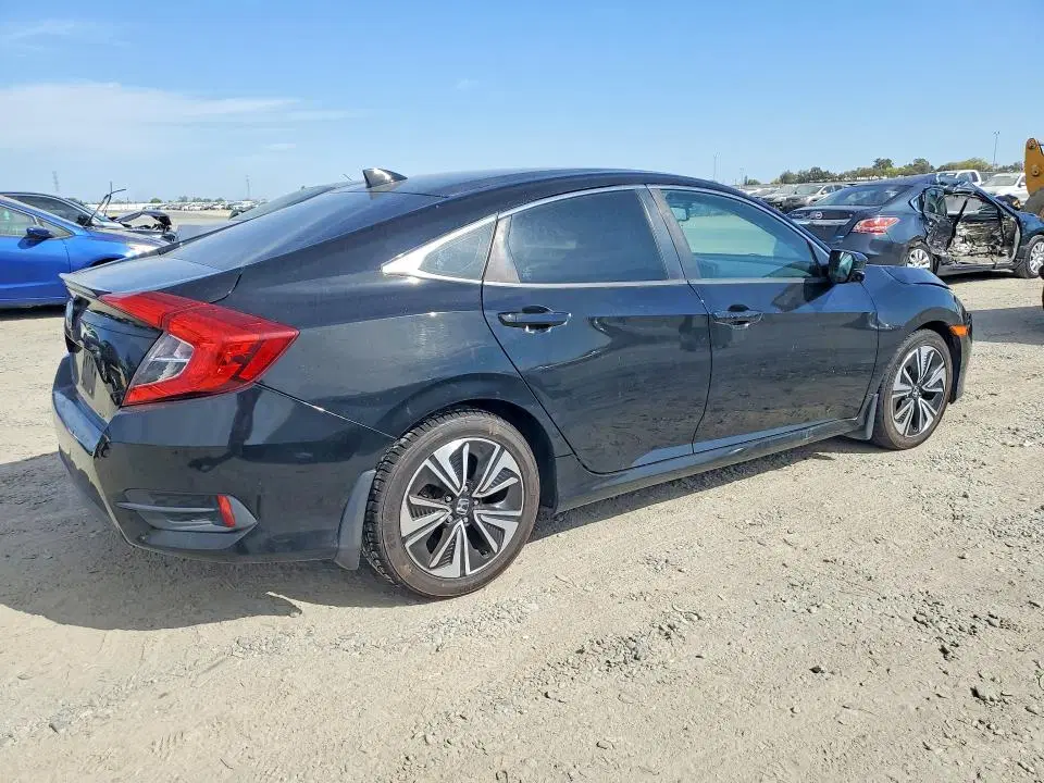 2017 Honda Civic VIN 19XFC1F75HE205960 фото 3