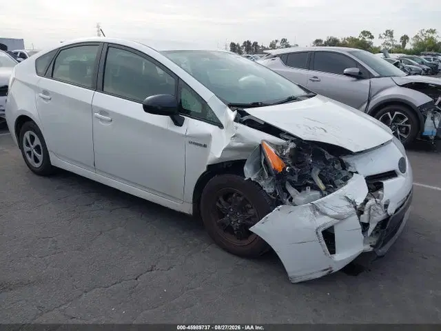 JTDKN3DU2F1929621 — 2015 Toyota Prius Two, Передняя часть (Front End), фото до ремонта