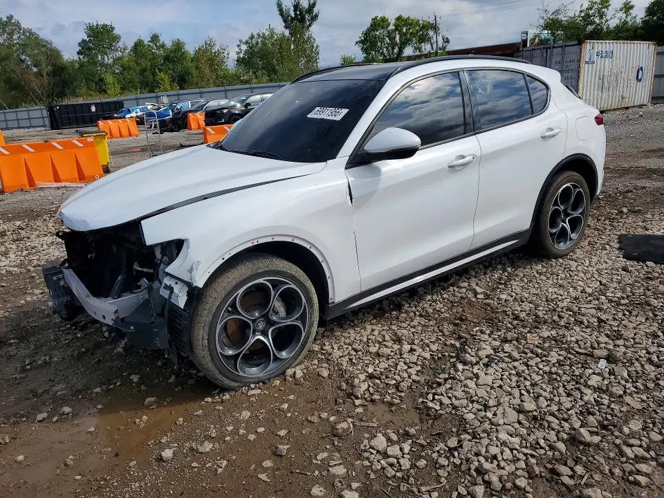 ZASPAKBNXN7D32288 — 2022 Alfa Romeo Stelvio, передняя часть, фото до ремонта