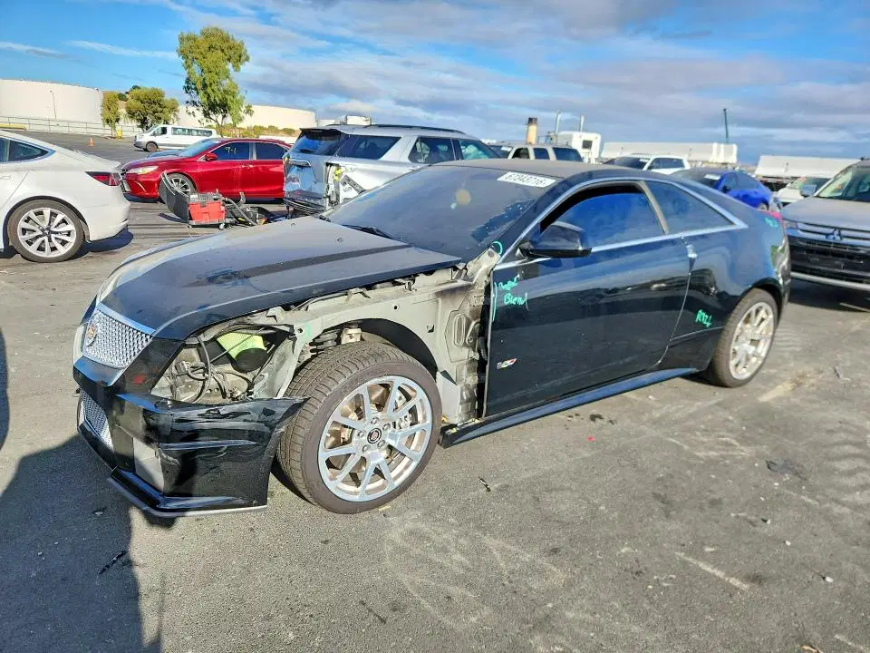 1G6DV1EP2B0140863 — 2011 Cadillac CTS-V, Передняя часть (Front End), фото до ремонта