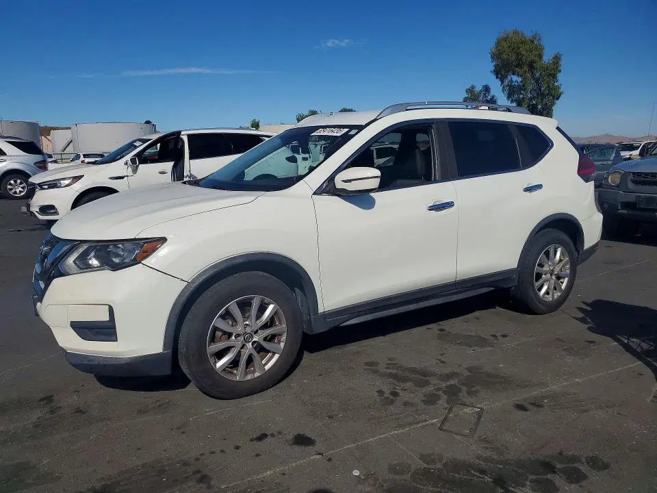 KNMAT2MT5HP527031 — 2017 Nissan Rogue, Передняя часть, фото до ремонта