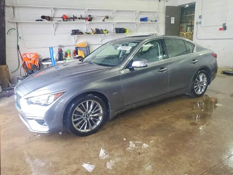 JN1EV7AR6JM438080 — 2018 Infiniti Q50, Вандализм, фото до ремонта