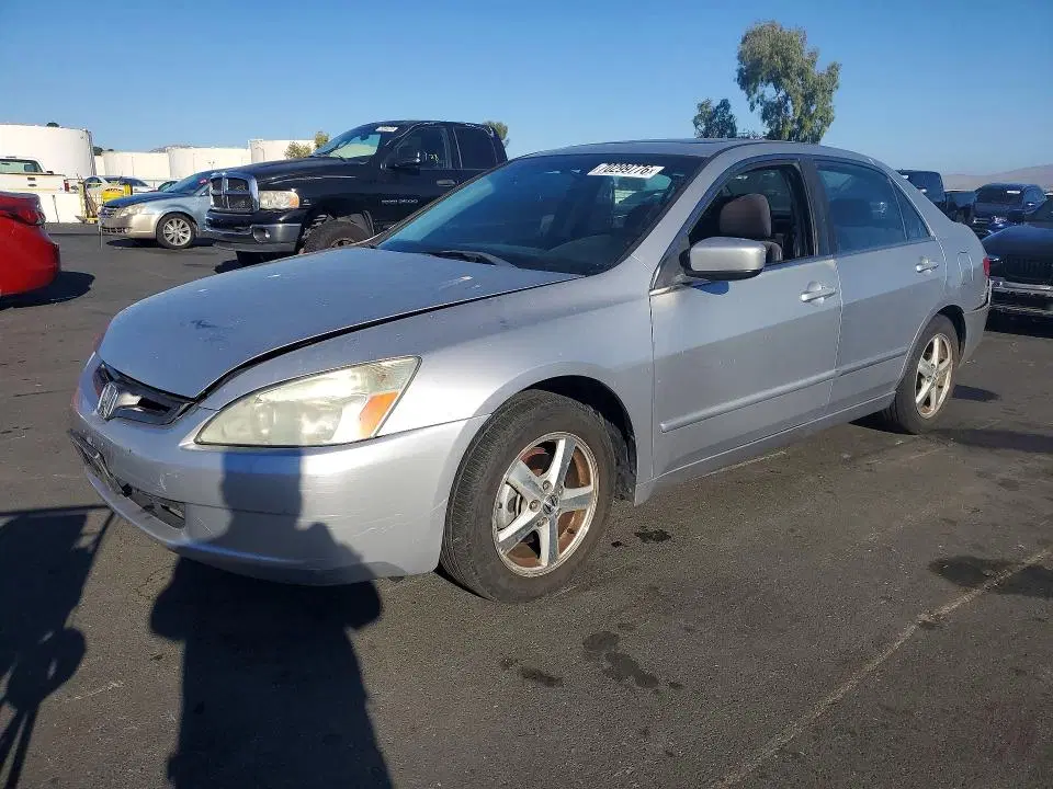 JHMCM56623C076332 — 2003 Honda Accord, Задняя часть (Rear End), фото до ремонта