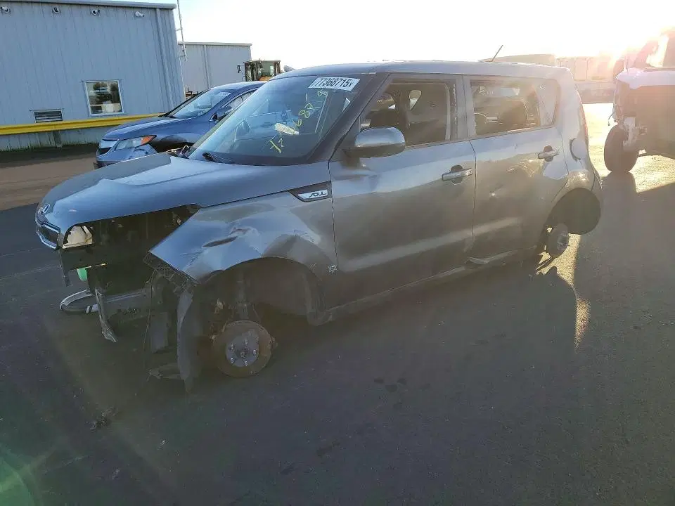 KNDJP3A50J7531171 — 2018 Kia Soul, Вандализм, фото до ремонта