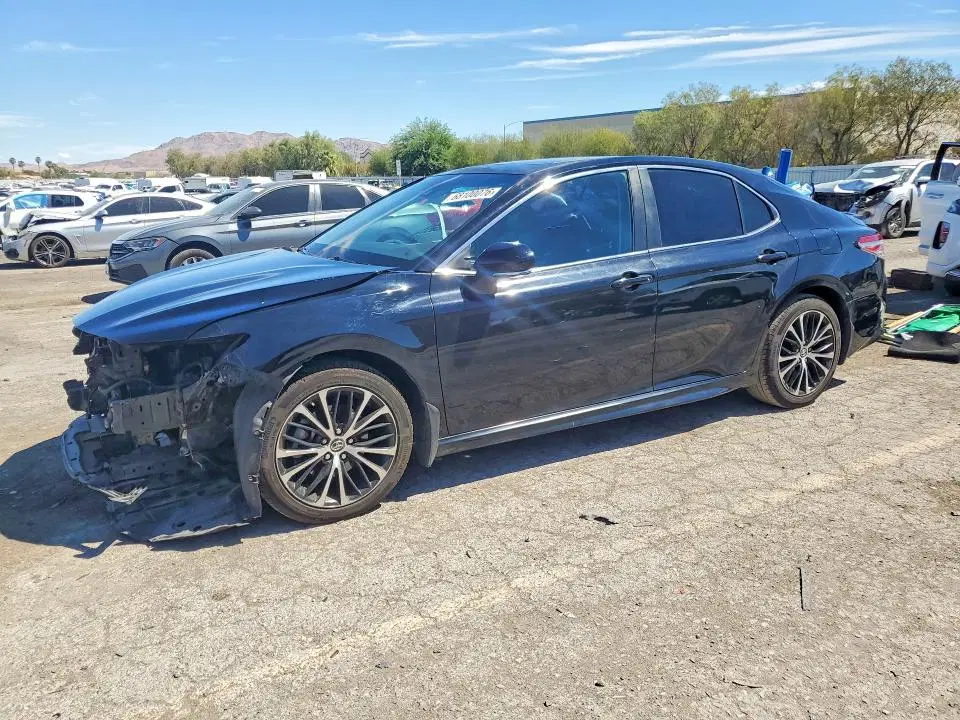 4T1B11HK8JU599429 — 2018 Toyota Camry, Передняя часть (Front End), фото до ремонта