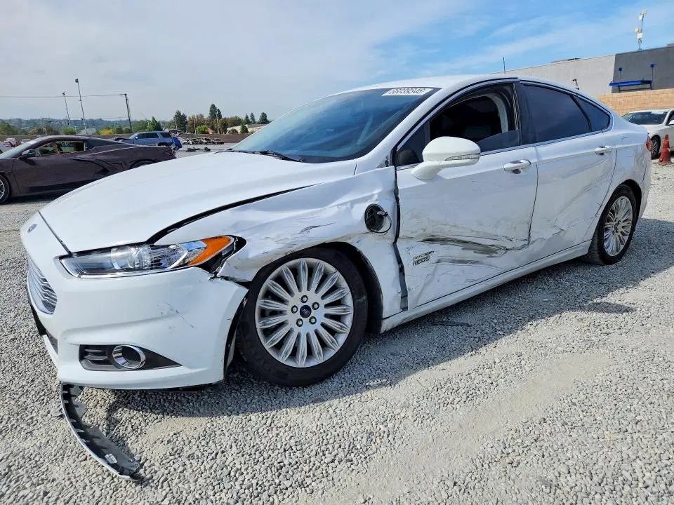 3FA6P0PU7GR320754 — 2016 Ford Fusion SE, Боковая часть, фото до ремонта
