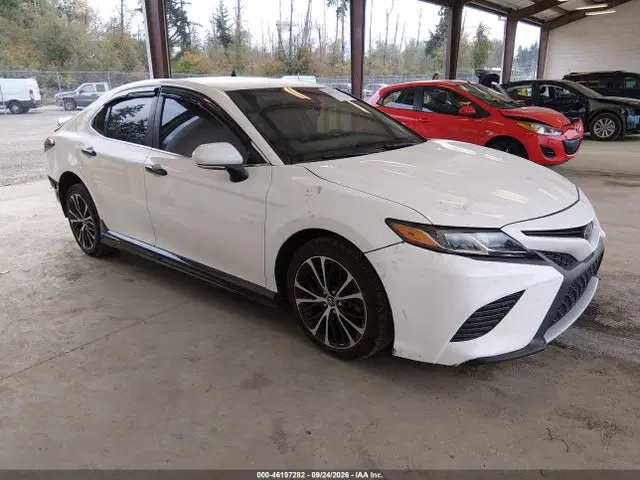 JTNB11HK0J3072989 — 2018 Toyota Camry SE, Задняя часть, фото до ремонта