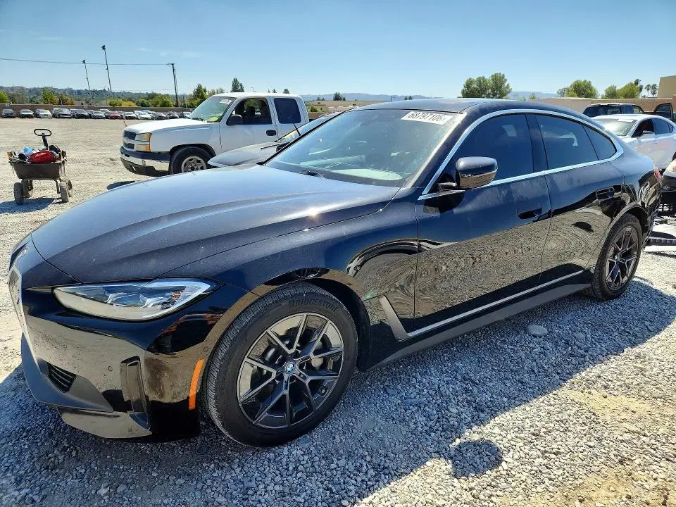WBY73AW08NFM96610 — 2022 BMW i4, Задняя часть, фото до ремонта