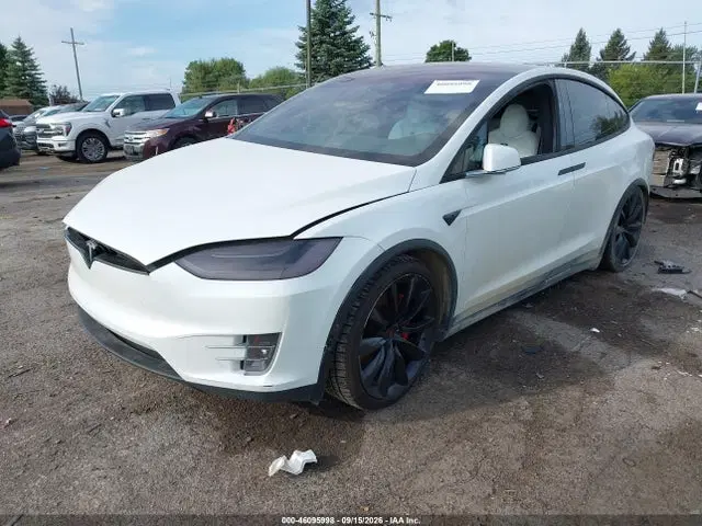 2020 Tesla MODEL X VIN 5YJXCDE26LF234348 фото 2
