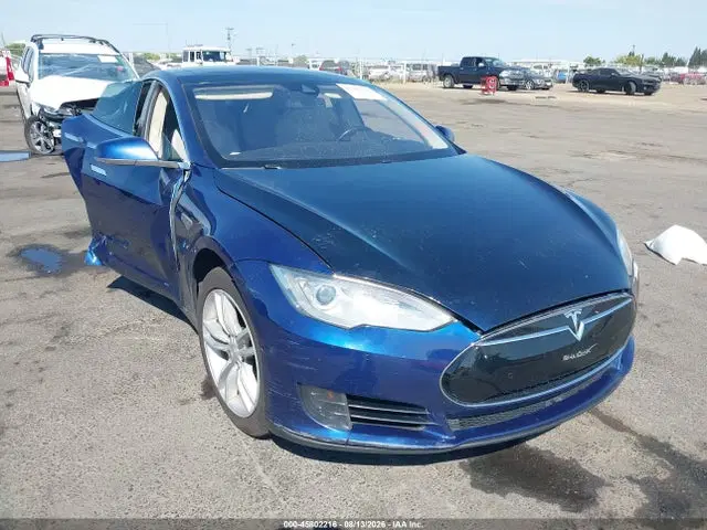 5YJSA1H24FF095318 — 2015 Tesla Model S 70D/85D/P85D, Задняя часть (Rear), фото до ремонта