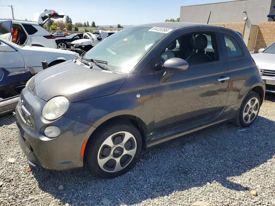 2015 FIAT 500 VIN 3C3CFFGE2FT749771 фото 2