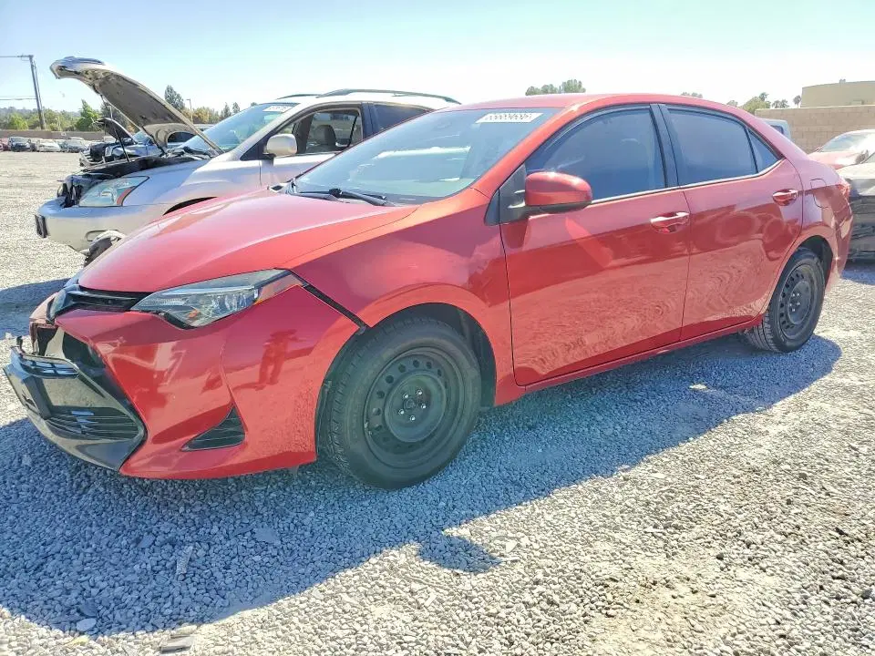 5YFBURHE7JP828295 — 2018 Toyota Corolla, Передняя часть (Front End), фото до ремонта