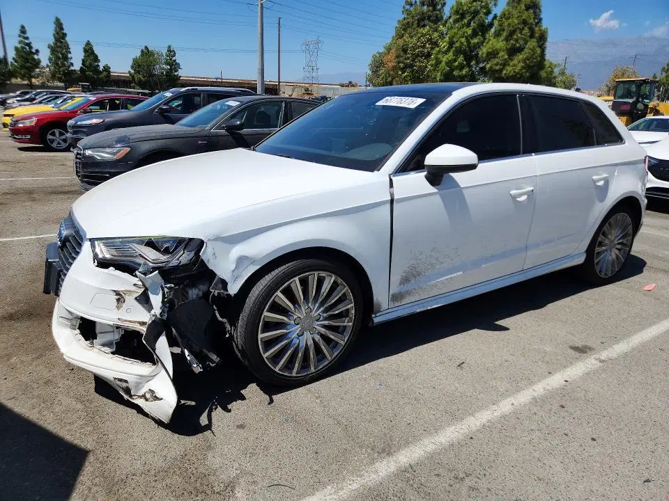 WAUTPBFFXGA097774 — 2016 Audi A3, Front End, фото до ремонта