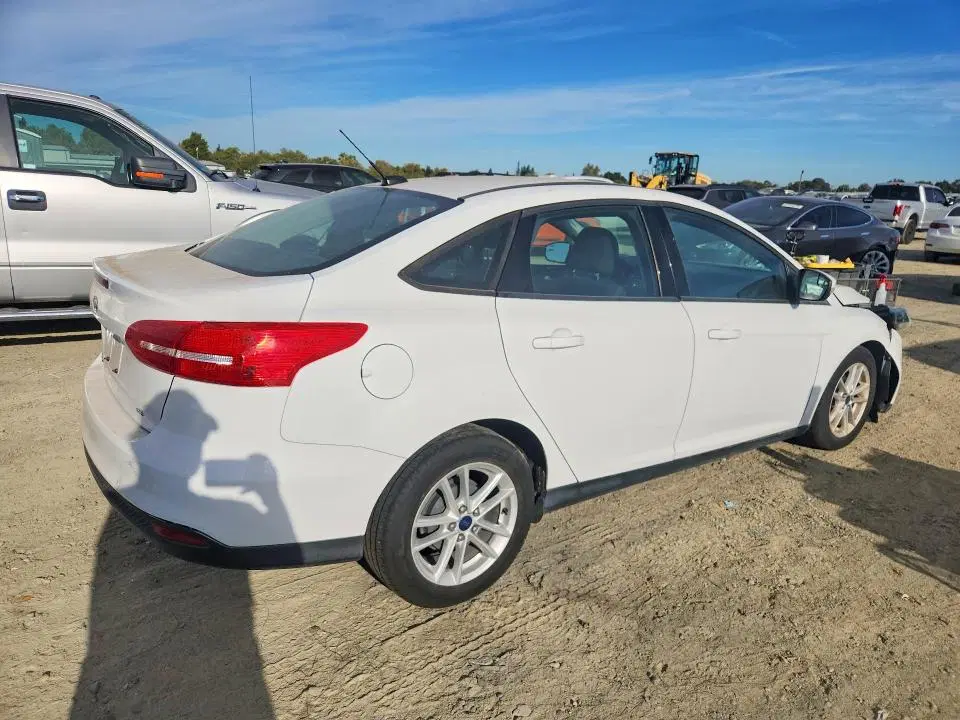 2015 Ford Focus VIN 1FADP3F2XFL329101 фото 3