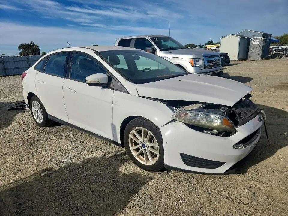 2015 Ford Focus VIN 1FADP3F2XFL329101 фото 4