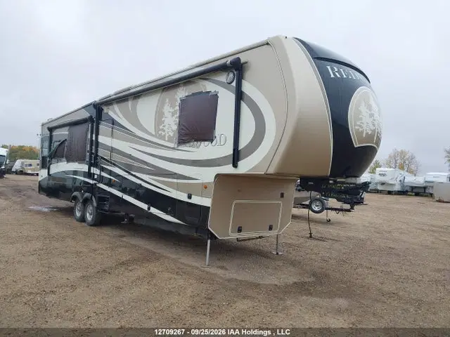 4V0FC3823FR005079 — 2015 Redwood RV 38 Rl, Вандализм (Vandalized), фото до ремонта