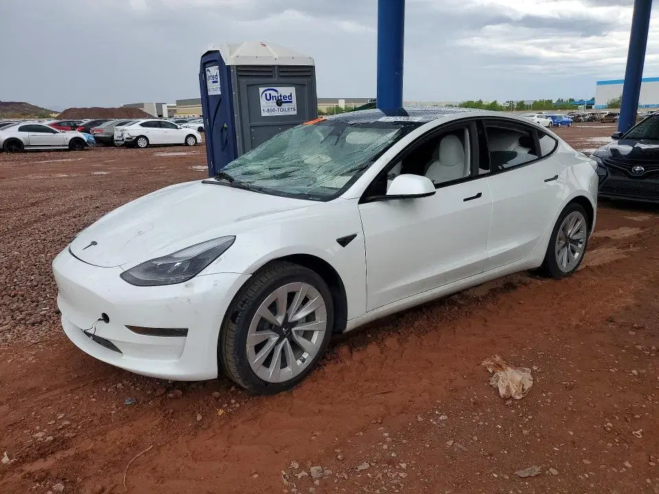 5YJ3E1EA5PF488721 — 2023 Tesla Model 3, Боковая часть (Side), фото до ремонта