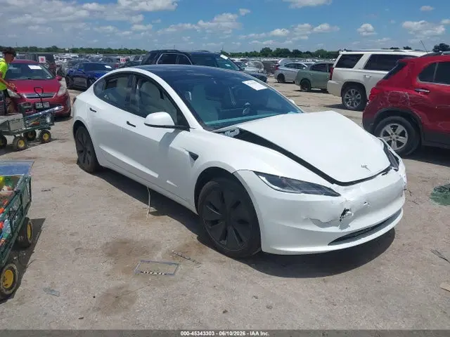 5YJ3E1EA0SF030786 — 2025 Tesla Model 3, Передняя часть (Front End), фото до ремонта