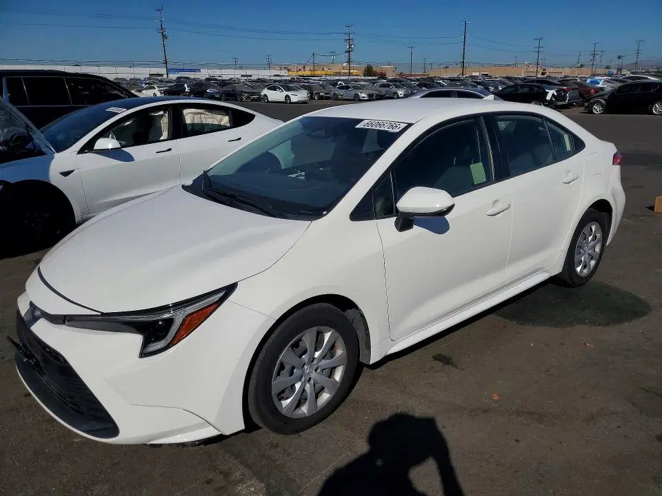 JTDBCMFE4S3074968 — 2025 Toyota Corolla Hybrid, Передняя часть, фото до ремонта