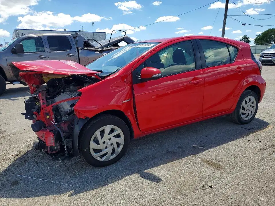 JTDKDTB37F1103585 — 2015 Toyota Prius C, Передняя часть, фото до ремонта