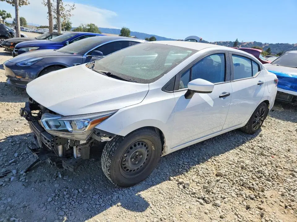 3N1CN8DV9LL903602 — 2020 Nissan Versa, Передняя часть (Front End), фото до ремонта