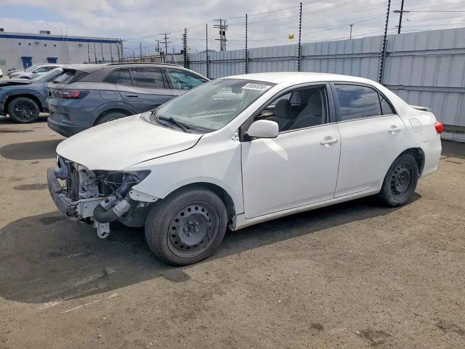 2T1BU4EE6CC840061 — 2012 Toyota Corolla, Передняя часть (Front End), фото до ремонта