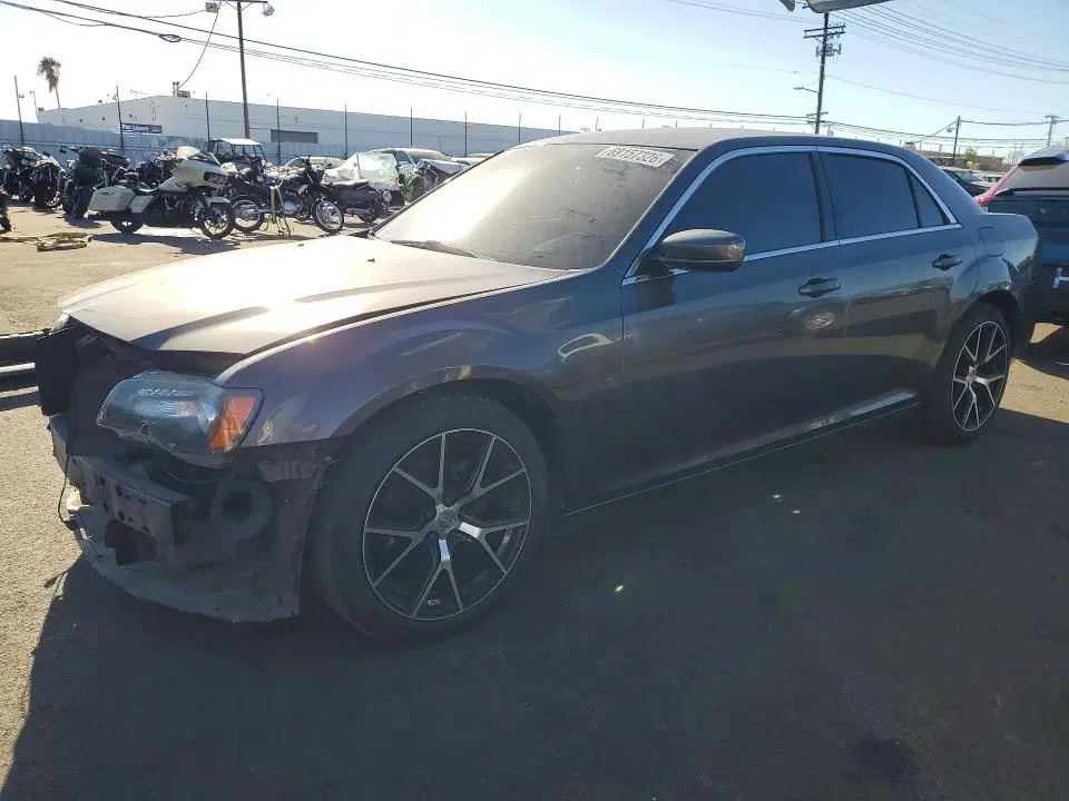 2C3CCABG4EH118483 — 2014 Chrysler 300, Передняя часть, фото до ремонта