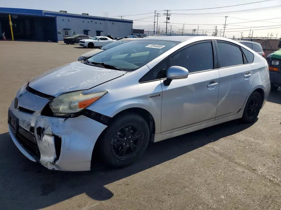 JTDKN3DU5C5446287 — 2012 Toyota Prius, Передняя часть (Front End), фото до ремонта