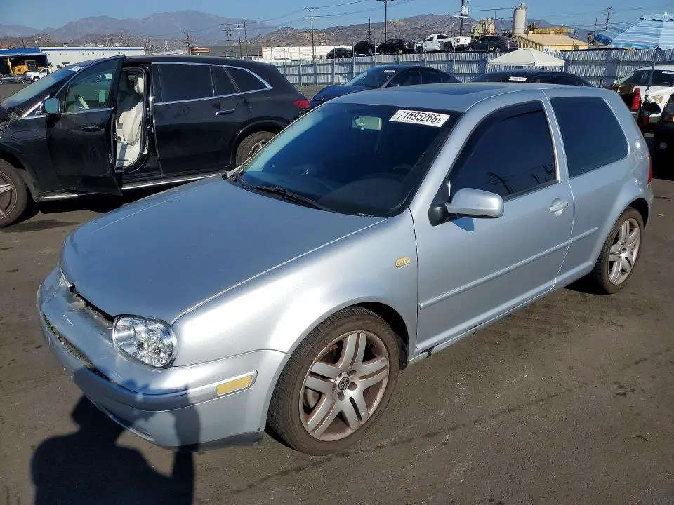 9BWDE61J334028973 — 2003 Volkswagen GTI, Передняя часть (Front End), фото до ремонта