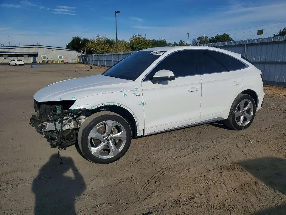 WA15AAFYXM2114873 — 2021 Audi Q5, Front End, фото до ремонта