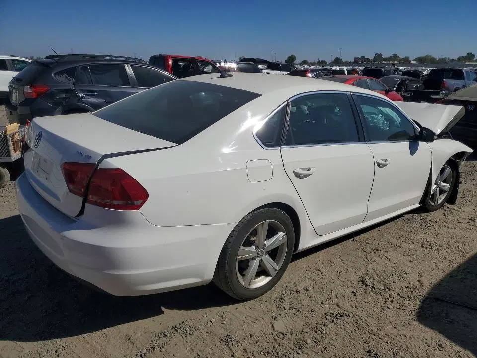 2015 Volkswagen Passat VIN 1VWBV7A32FC040855 фото 3