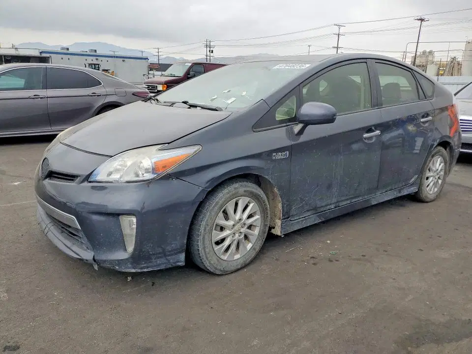 JTDKN3DP3C3003111 — 2012 Toyota Yaris, Передняя часть (Front End), фото до ремонта