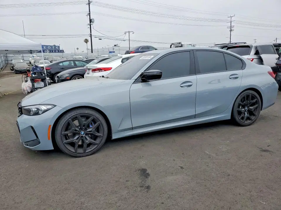 3MW59FT09S8F49261 — 2025 BMW M340I, Задняя часть (Rear End), фото до ремонта