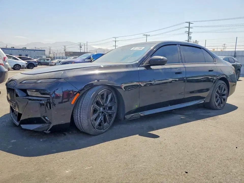 WBA23EH09TCW22033 — 2026 BMW 740, Передняя часть, фото до ремонта