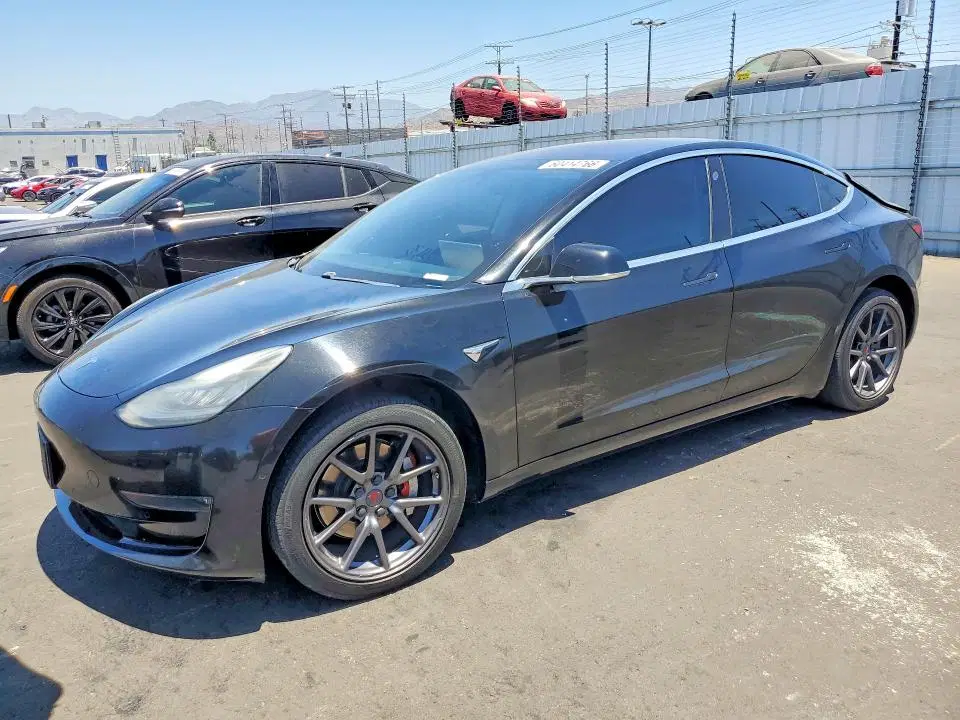 5YJ3E1EA4JF172346 — 2018 Tesla Model 3, Задняя часть, фото до ремонта