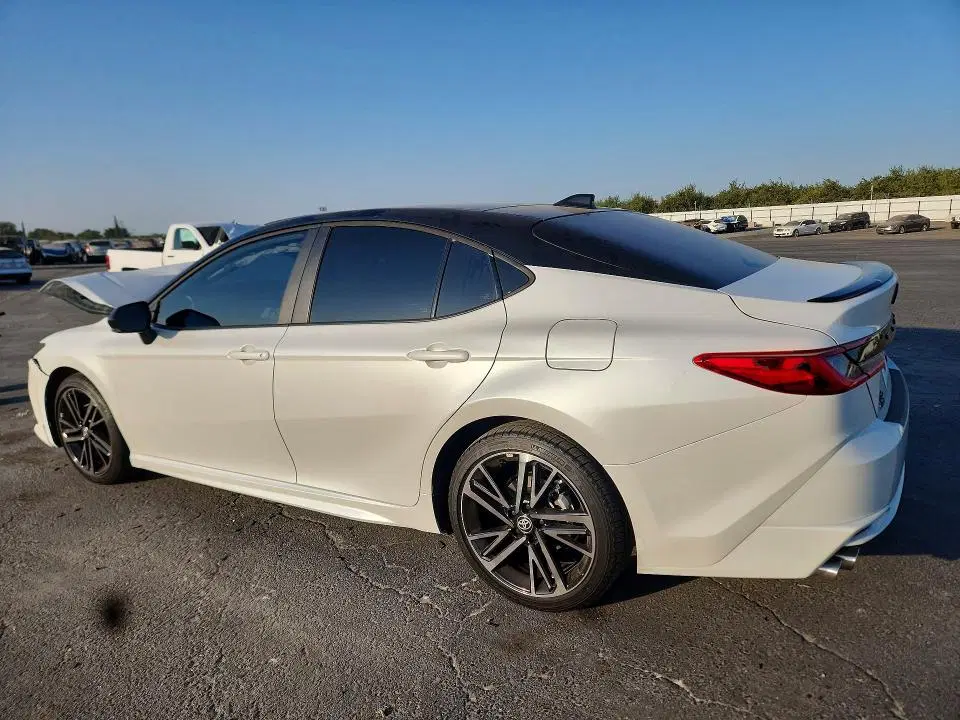 2026 Toyota Camry VIN 4T1DBADK7TU054627 фото 2