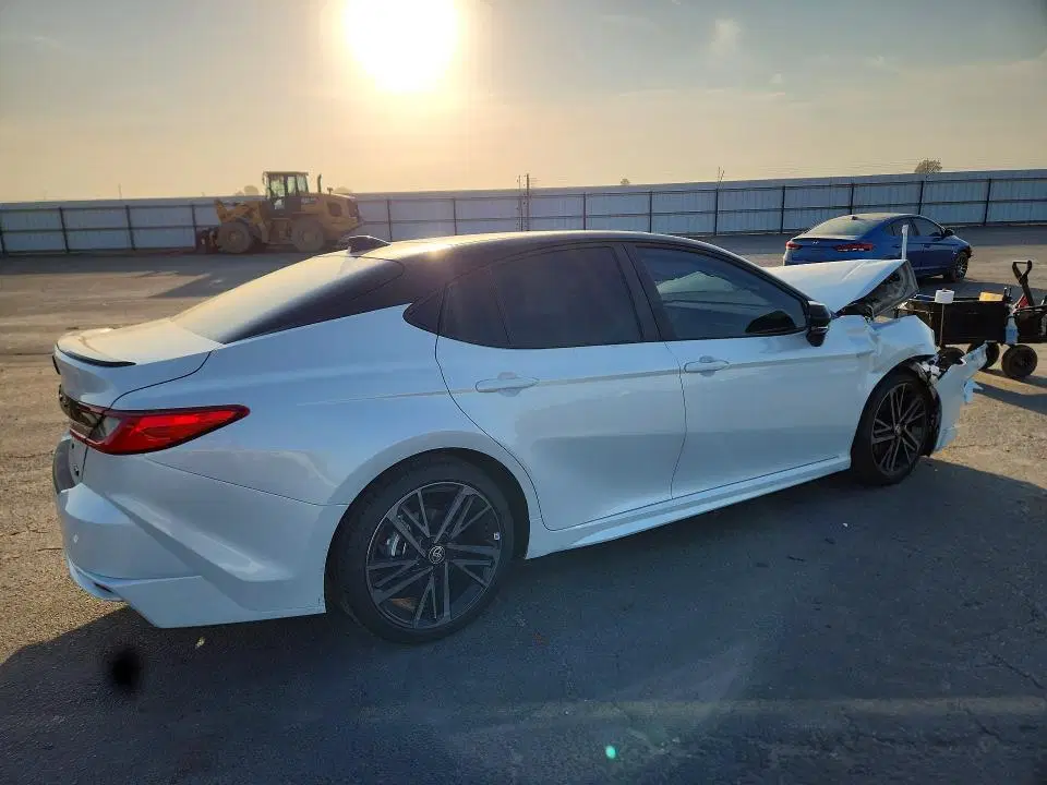 2026 Toyota Camry VIN 4T1DBADK7TU054627 фото 3