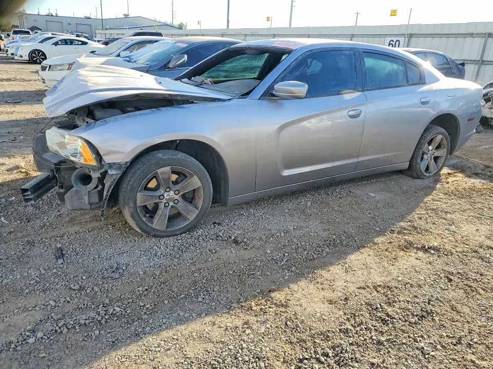 2C3CDXBG9EH243270 — 2014 Dodge Charger, Front End, фото до ремонта