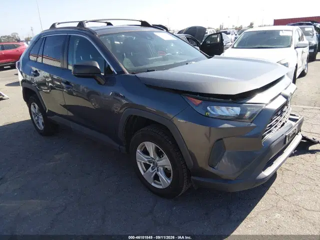 2T3L6RFV4MW006470 — 2021 Toyota RAV4 Hybrid LE, Передняя часть слева (Left Front), фото до ремонта